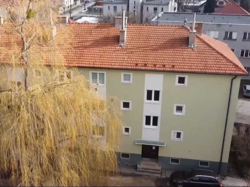 Na ilustračnej snímke panelák.