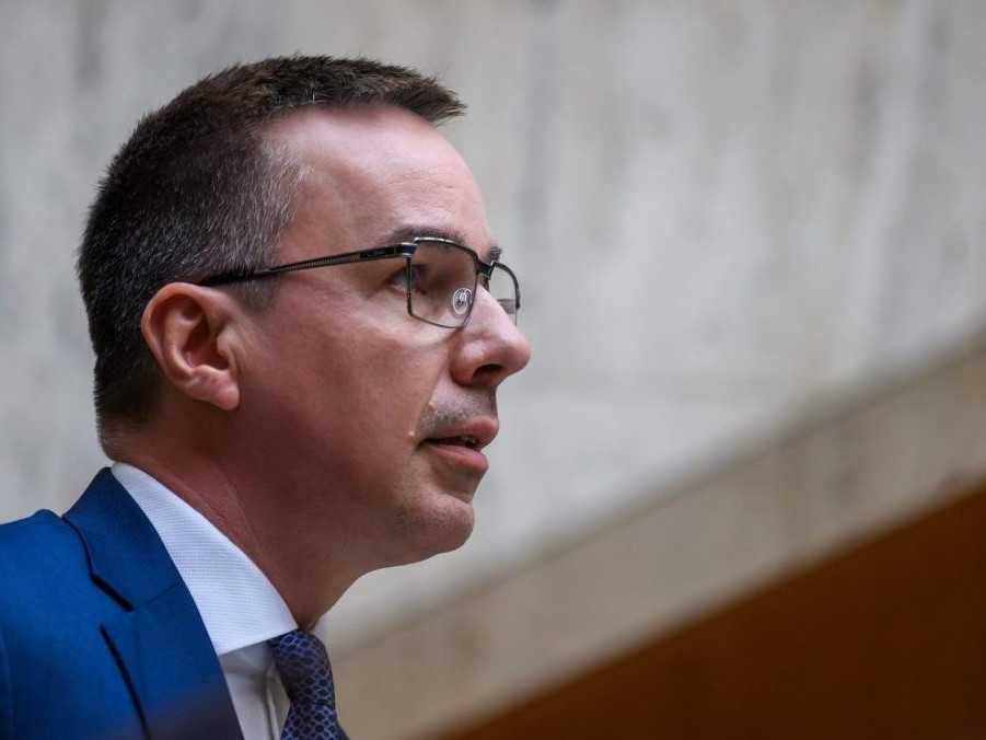 Na sníme minister práce Erik Tomáš.