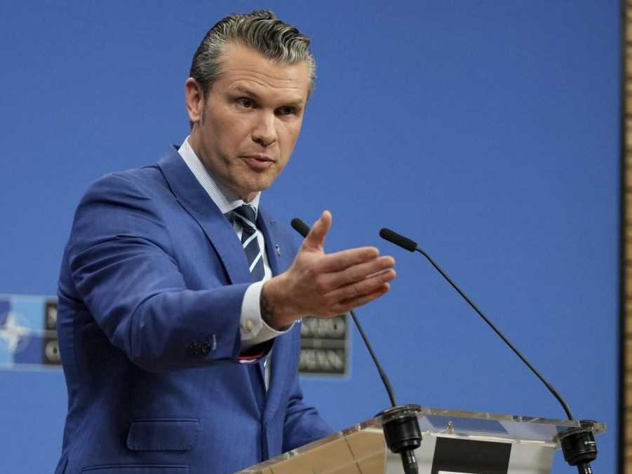 Na snímke Pete Hegseth.