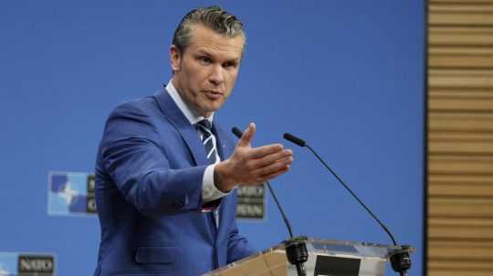 Na snímke Pete Hegseth.