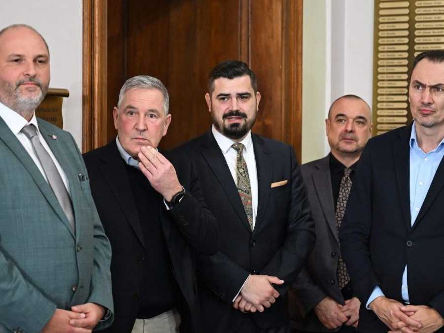 Vpravo prezident SZĽH Miroslav Šatan, vľavo primátor Košíc Jaroslav Polaček počas stretnutia s delegátmi IIHF.