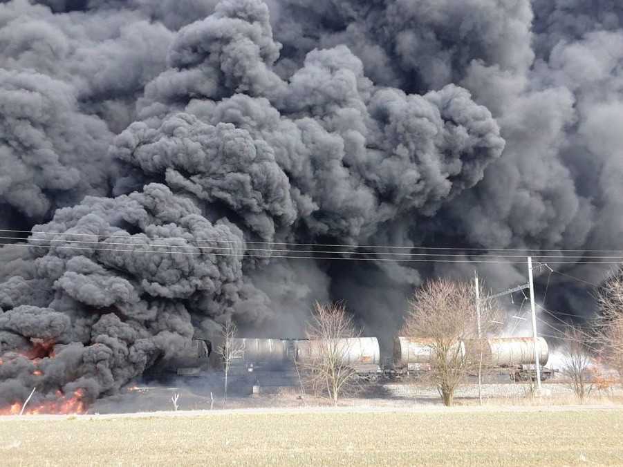 V českých Hustopečiach nad Bečvou sa vykoľajil nákladný vlak.