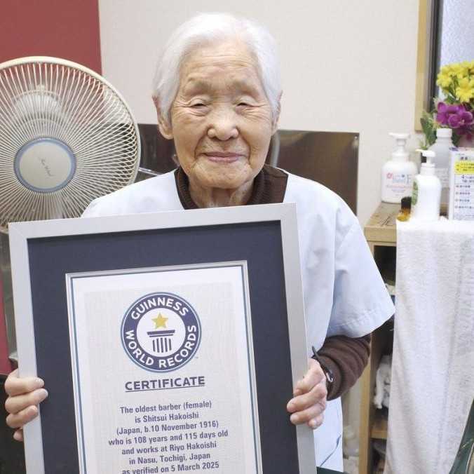 Má 108 rokov a vlasy strihá už od svojich štrnástich: Japonku zapísali do Guinnessovej knihy rekordov