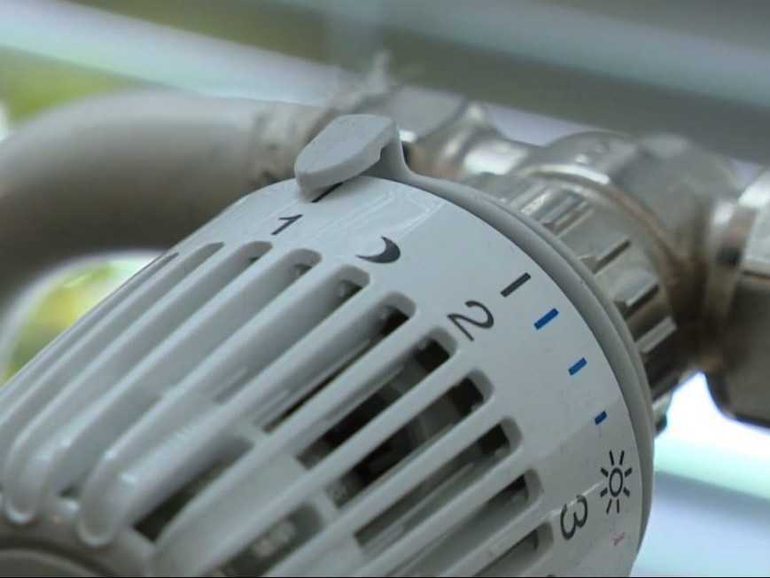 Na ilustračnej snímke uzáver tepla na radiátore.