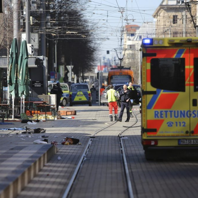 V nemeckom Mannheime vrazilo auto do davu ľudí: Incident si vyžiadal najmenej dve obete a viacero ťažko zranených