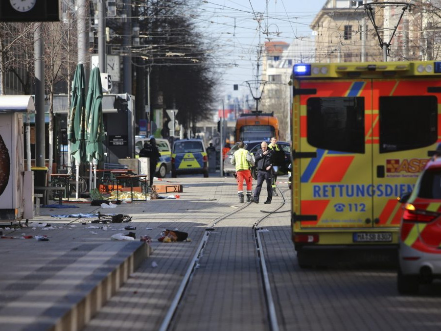 V nemeckom Mannheime vrazilo auto do davu ľudí: Incident si vyžiadal najmenej dve obete a viacero ťažko zranených