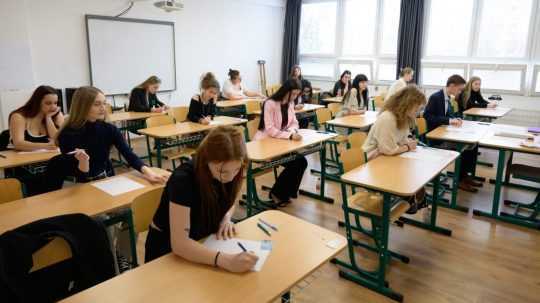 Žiaci pred maturitou zo slovenského jazyka a literatúry.