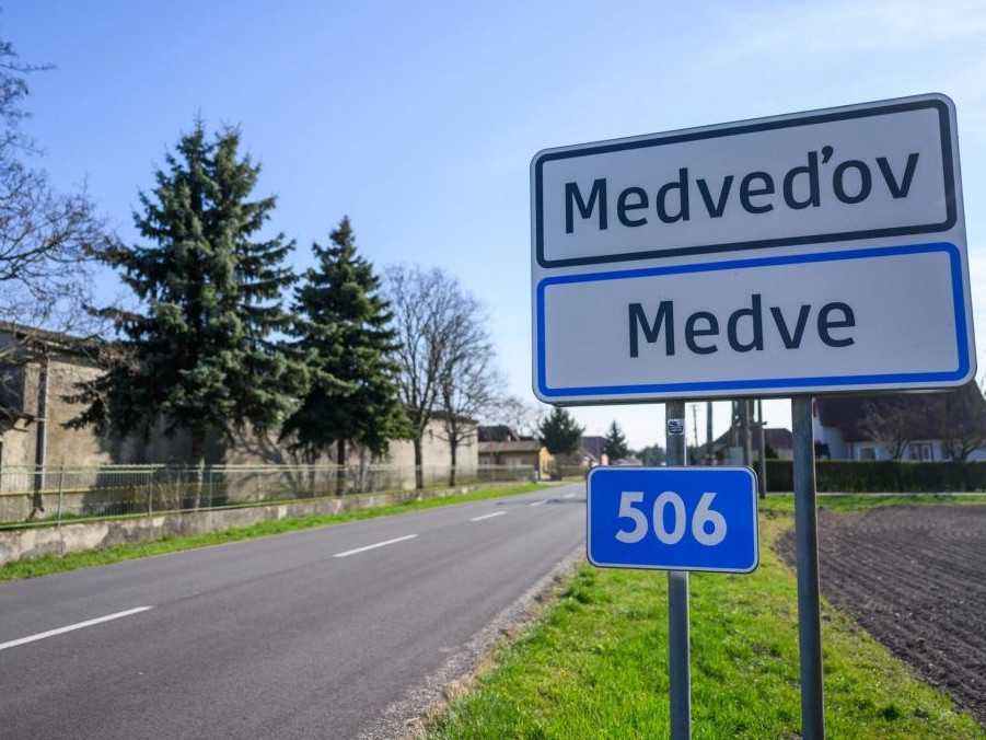 tabuľa obce Medveďov
