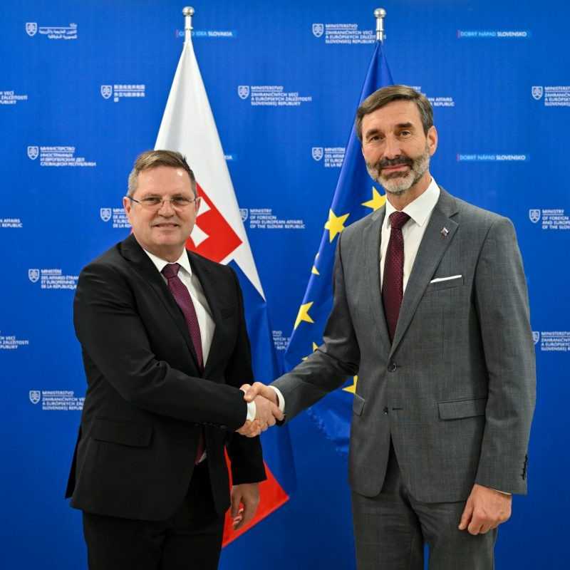 M. Muránsky sa stal novým veľvyslancom v Česku, od prezidenta si prevzal poverovacie listiny. Opozícia výmenu kritizuje