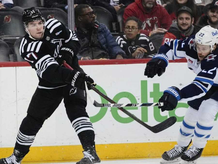 Šimon Nemec v drese New Jersey Devils.