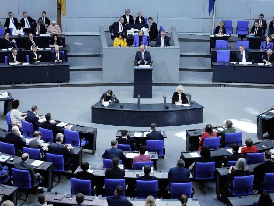 Na snímke nemecký parlament.