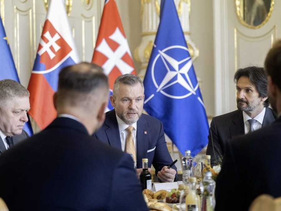 Okrúhly stôl v Prezidentskom paláci.