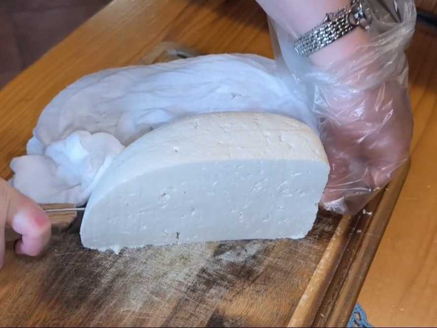 Na ilustračnej snímke ovčí syr.