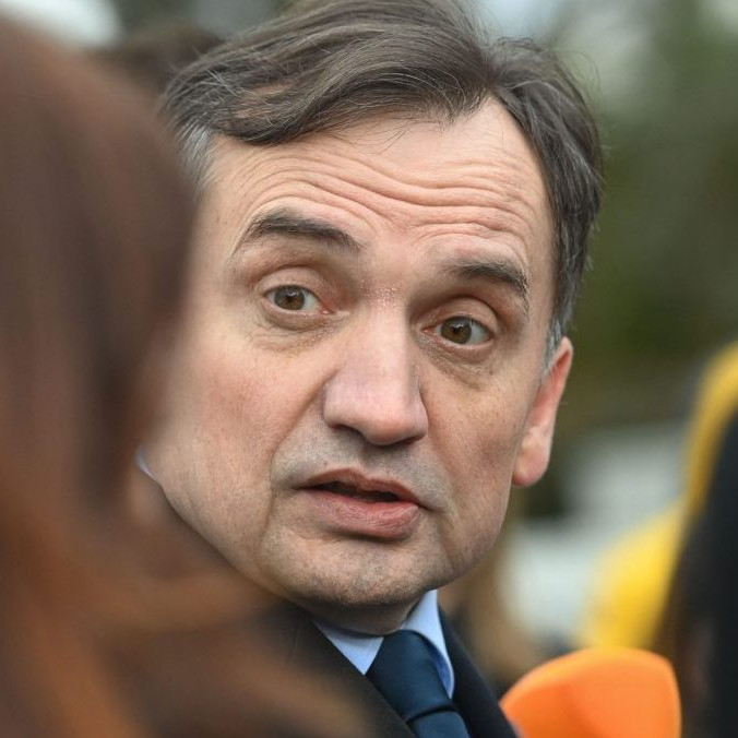 Súd v Poľsku zamietol žiadosť o väzbu pre exministra Ziobra, ktorý odmieta vypovedať v súvislosti so špionážnym softvérom