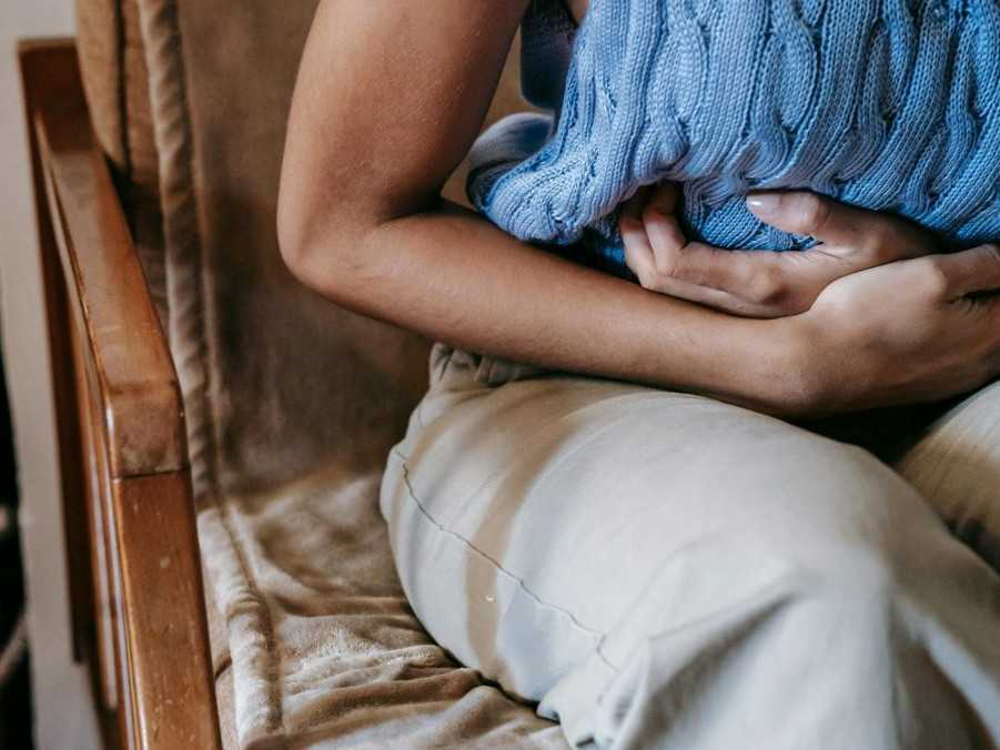 Ilustračná snímka bolesti brucha.