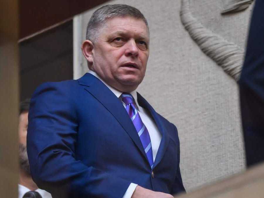 Predseda vlády SR Robert Fico (Smer-SD).