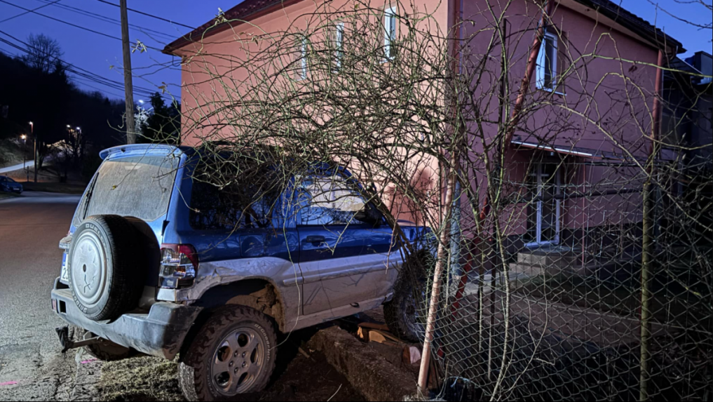 Opitý primátor Revúcej nabúral do plota rodinného domu a nafúkal viac ako jedno promile