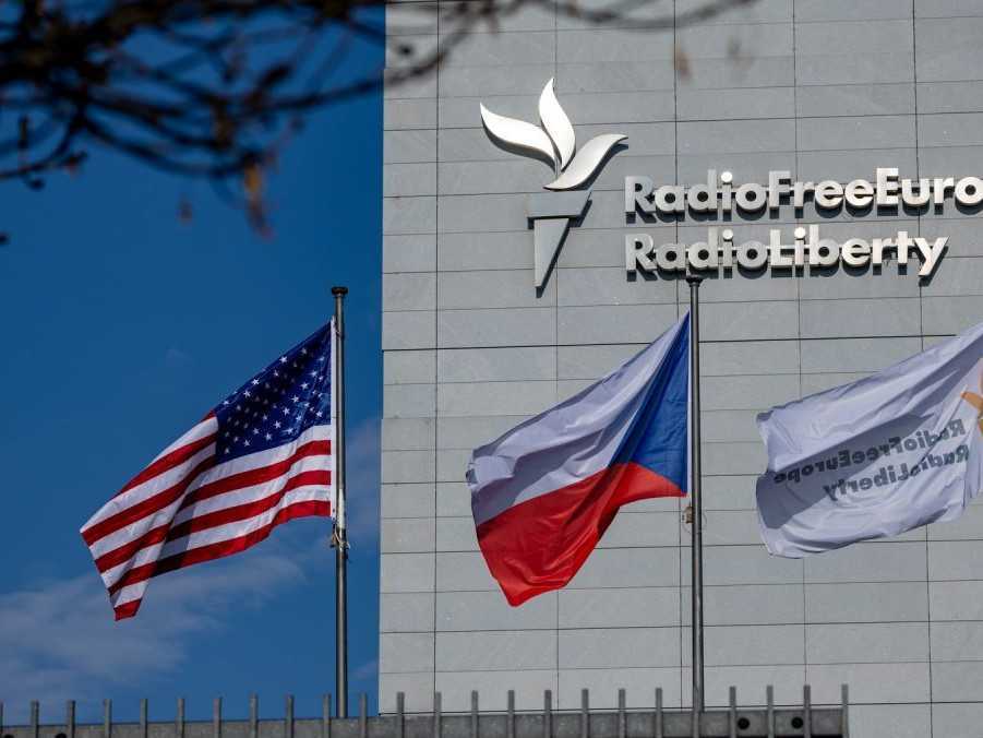 Rádio Slobodná Európa/Rádio Sloboda v Prahe.