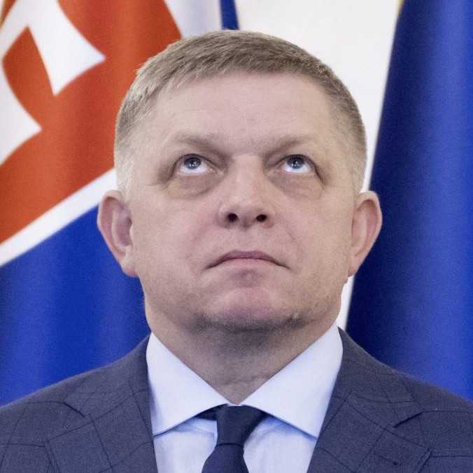 R. Fico odmietol, že by ministri Migaľ a Huliak boli nominantmi Smeru-SD. Zodpovedať sa však budú výlučne premiérovi