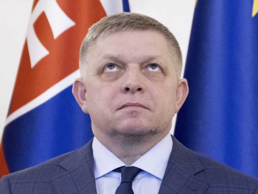 R. Fico odmietol, že by ministri Migaľ a Huliak boli nominantmi Smeru-SD. Zodpovedať sa však budú výlučne premiérovi