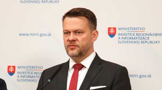 Minister investícií Samuel Migaľ (nezávislý).