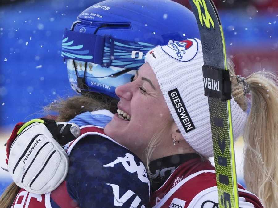 Mikaela Shiffrinová (vľavo) a Katharina Truppeová.