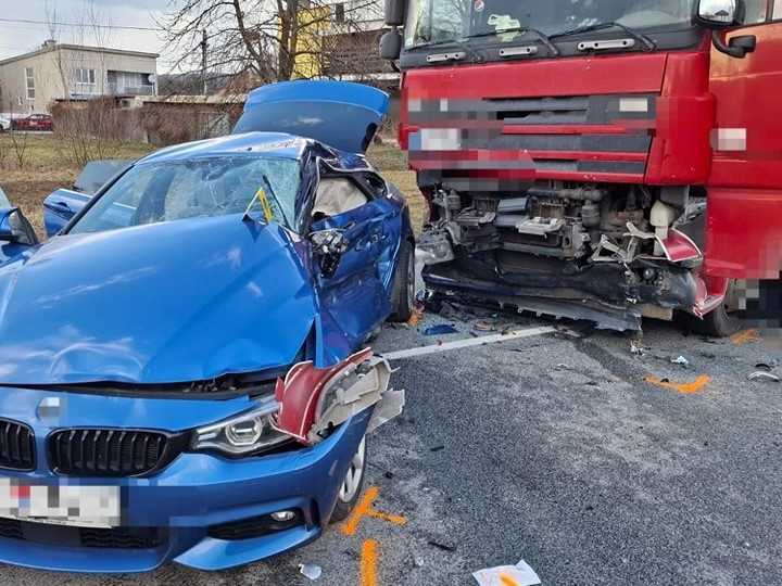 Tragická nehoda na východe Slovenska: Zrážku s kamiónom neprežil mladý vodič (†23)