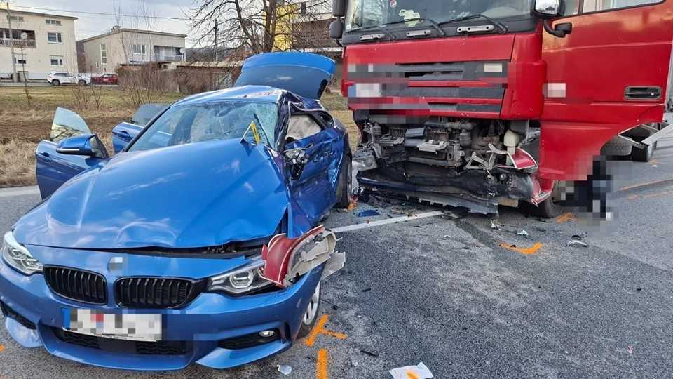 Tragická nehoda na východe Slovenska: Zrážku s kamiónom neprežil mladý vodič (†23)