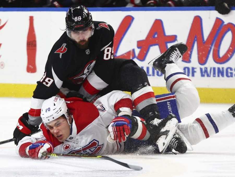 Slafkovského Montreal uspel na ľade Buffala. Český hokejista Pastrňák spravil rekord