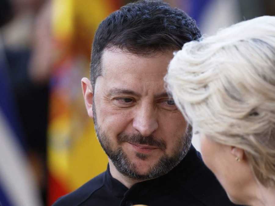 Na snímke predsedníčka Európskej komisie Ursula von der Leyenová a ukrajinský prezident Volodymyr Zelenskyj.