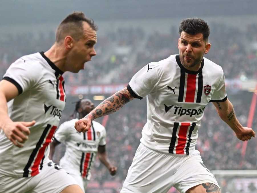 Hráči Spartaku Trnava sa tešia z gólu proti Slovanu.