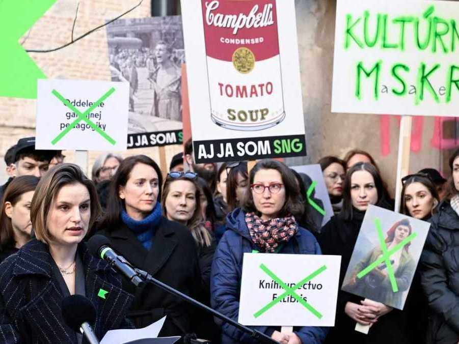 Zamestnanci a zamestnankyne Slovenskej národnej galérie (SNG).