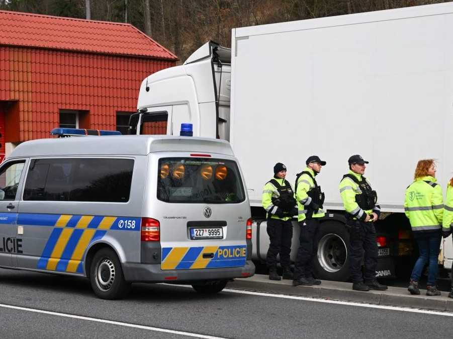 Česko z dôvodu slintačky a krívačky obmedzí nákladnú dopravu zo Slovenska na päť hraničných priechodov