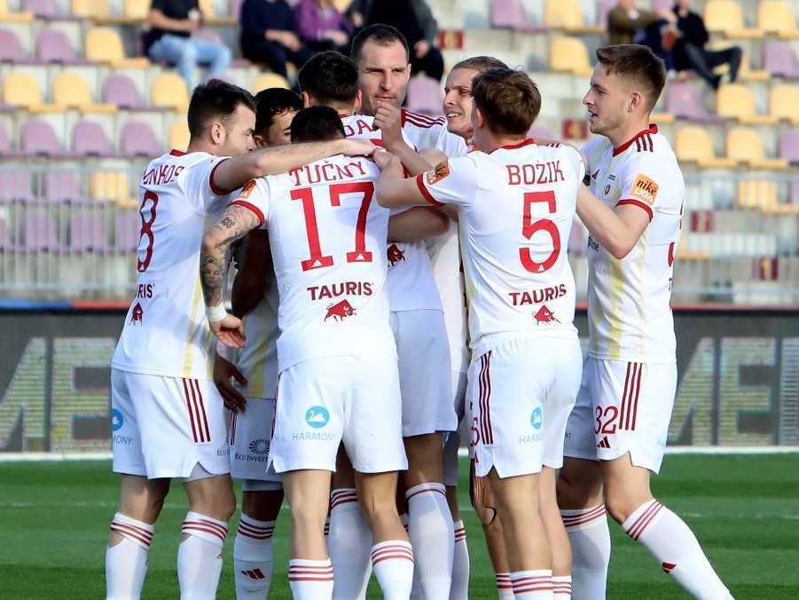 Na snímke gólová radosť Ružomberka počas odvety semifinále Slovnaft Cupu.