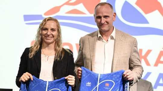 Nový tréner slovenskej reprezentácie rýchlostných kanoistov Csaba Hüttner a nová trénerka rýchlostných kanoistov do 23 rokov a juniorov Kristína Medovčíková.