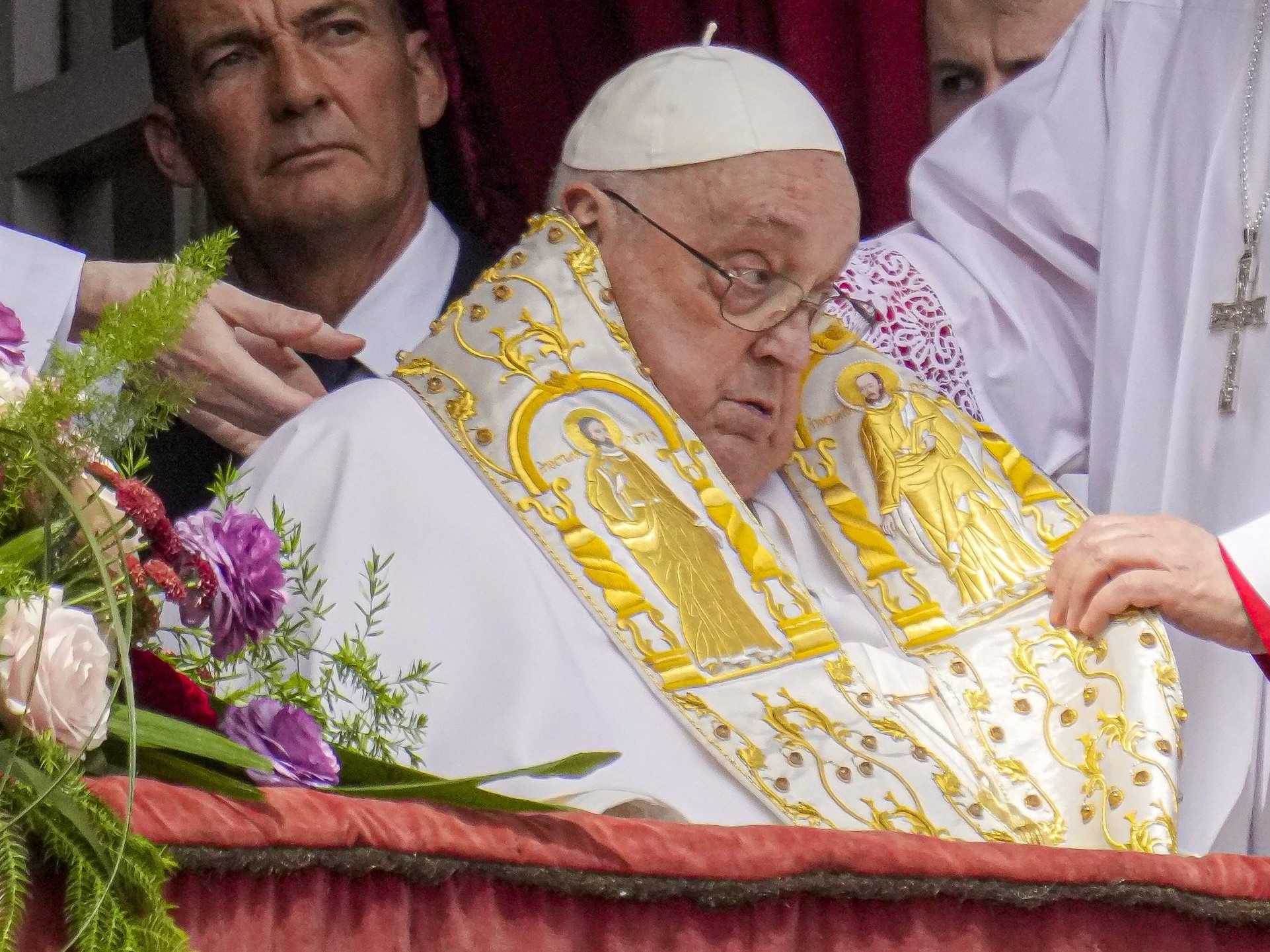 Pápež František mal počas svojho posledného verejného vystúpenia na sebe liturgický odev z Bulharska