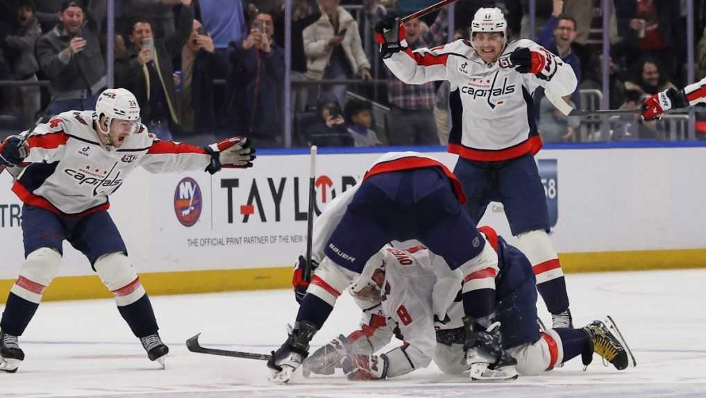 NHL: Alexander Ovečkin prekonal historický Gretzkého rekord. V základnej časti súťaže strelil svoj 895. gól
