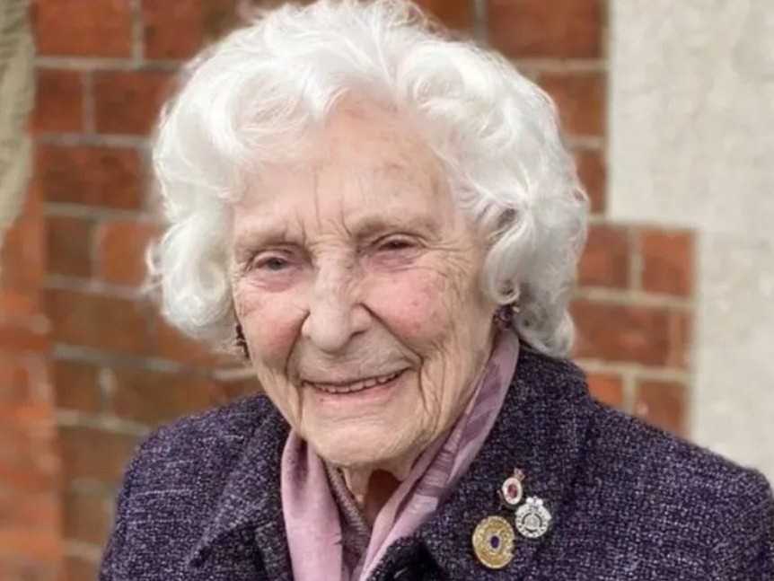 Na snímke Charlotte "Betty" Webbová.