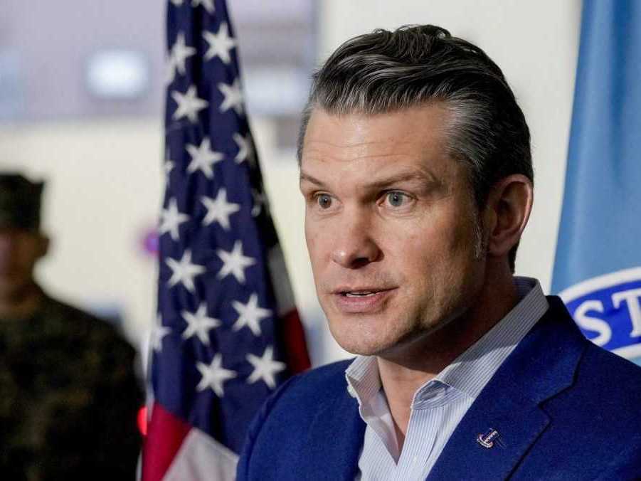Na snímke americký minister obrany Pete Hegseth.