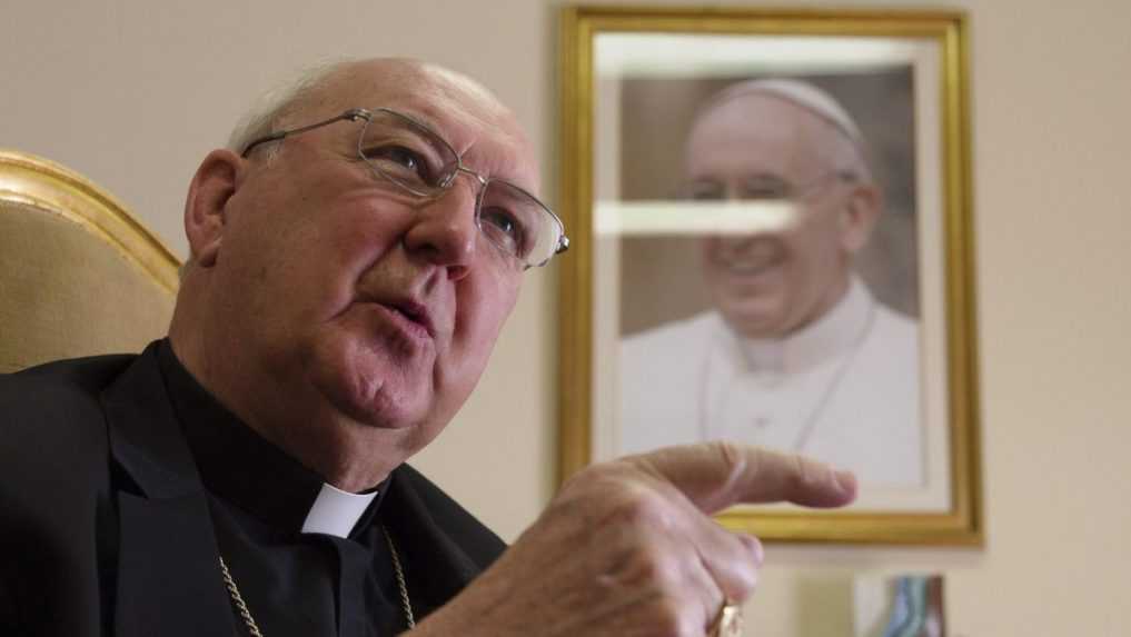 Do zvolenia nového pápeža povedie Vatikán kardinál írskeho pôvodu. Kto je Kevin Farrell?