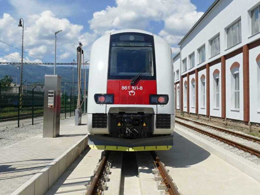 Na snímke dieselový vlak.