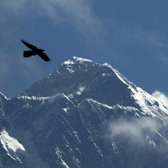 Nepál sa chystá obmedziť počet povolení pre výstup na Mount Everest. Dôvodom je množstvo turistov na tejto hore