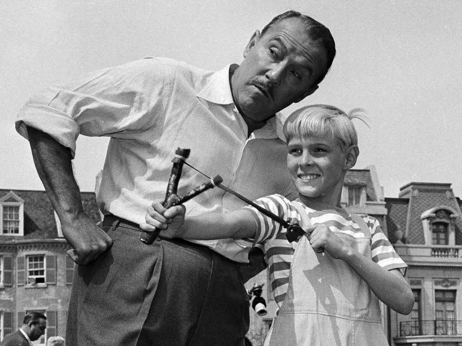 Na snímke Jay North v roli Denisa a Gale Gordon.