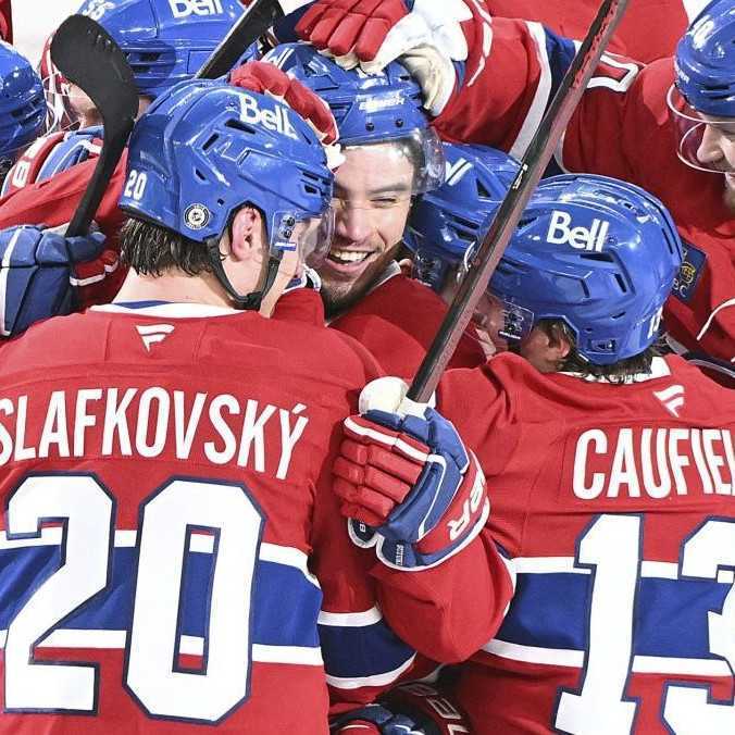 NHL: Slafkovský, Fehérváry a Černák bodovali pri víťazstvách svojich tímov, Ovečkin je opäť bližšie ku Gretzkého rekordu