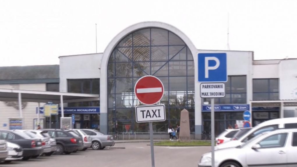 Značka v Michalovciach rozdelila taxikárov na dva tábory. Platí len pre niektorých z nich