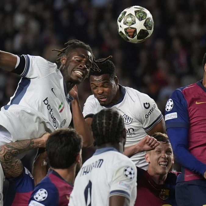 Liga majstrov: Gólová prestrelka v Barcelone. Hostia z Milána premárnili dvojgólové vedenie