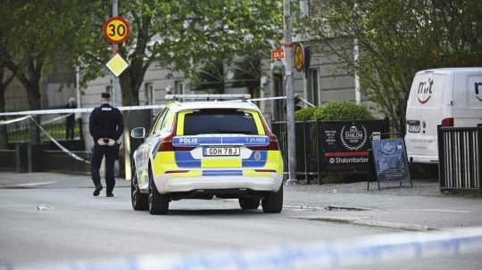 Policajná akcia na mieste streľby vo švédskom meste Uppsala.