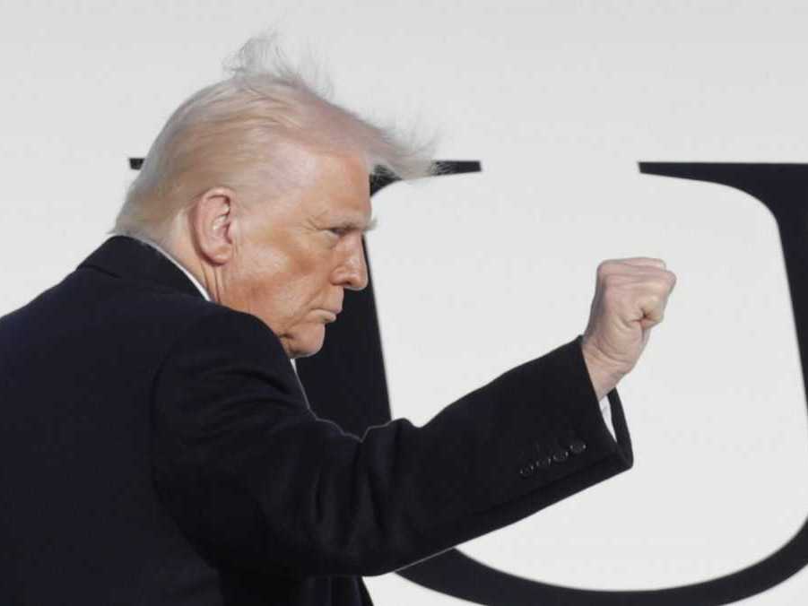 100 dní Donalda Trumpa: Vajíčka s cenou zlata, vymyslený expert či colná vojna, pred ktorou sa neschovali ani tučniaci