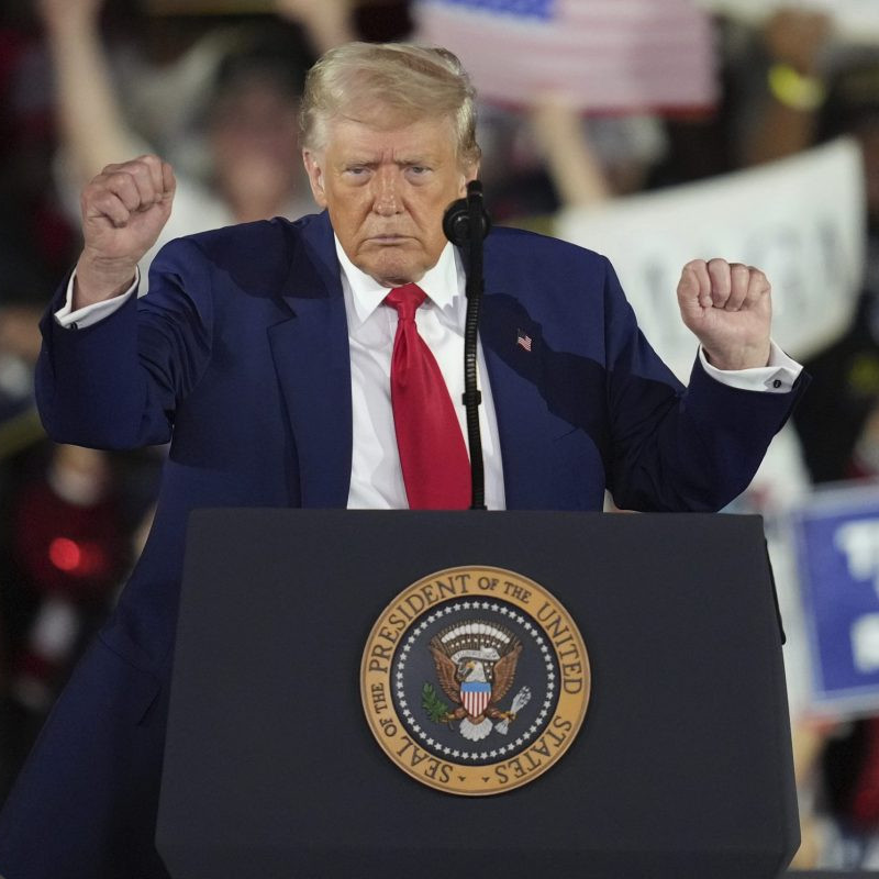 Trump v rozhovore uviedol, že Putin chce mier na Ukrajine. Takisto chválil svojich prvých 100 dní vo funkcii