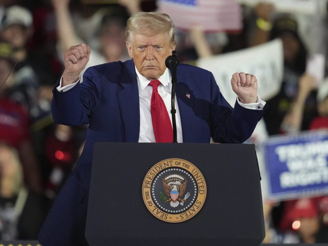 Trump v rozhovore uviedol, že Putin chce mier na Ukrajine. Takisto chválil svojich prvých 100 dní vo funkcii